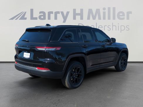 New 2026 Jeep Grand Cherokee Altitude AWD/4WD image 5