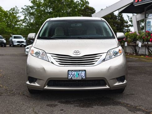 Used 2017 Toyota Sienna LE FWD image 6