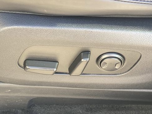 Used 2024 Kia Carnival LX image 19