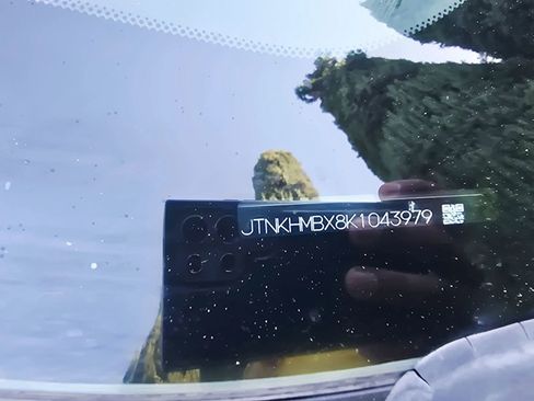 Used 2019 Toyota C-HR LE image 43