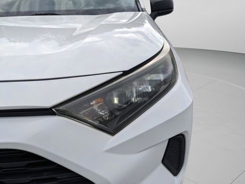 Used 2020 Toyota RAV4 LE image 10