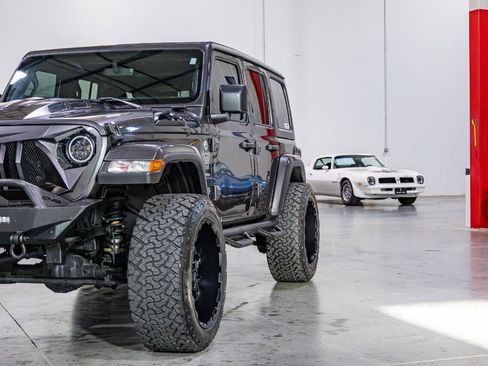 Used 2019 Jeep Wrangler Unlimited Sahara AWD/4WD image 25