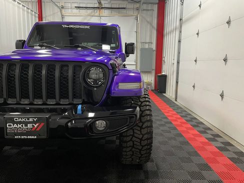 Used 2023 Jeep Wrangler Unlimited Sahara image 11