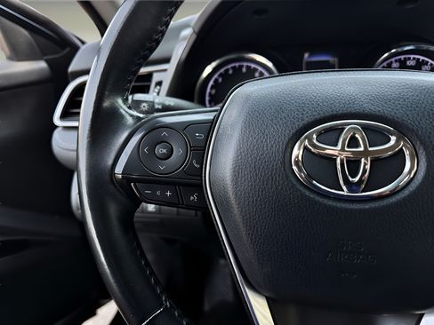 Used 2020 Toyota Camry SE w/ Convenience Package FWD image 13