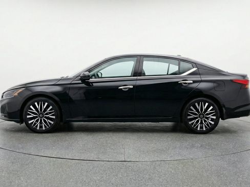 Used 2025 Nissan Altima 2.5 SV FWD image 5