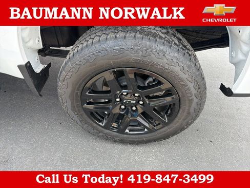 Used 2025 Chevrolet Silverado 1500 Custom Trail Boss w/ Turbomax Blackout Package AWD/4WD image 14