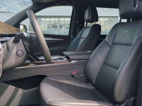 Certified 2025 Cadillac Escalade ESV Luxury image 14