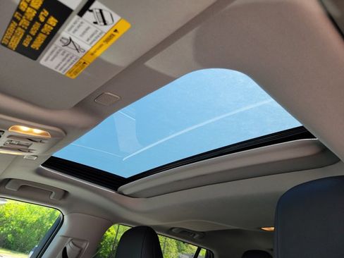 Used 2025 Toyota Highlander XLE image 4