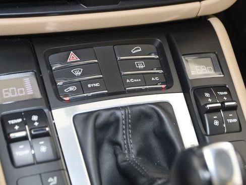 Used 2020 Porsche Macan AWD/4WD image 31
