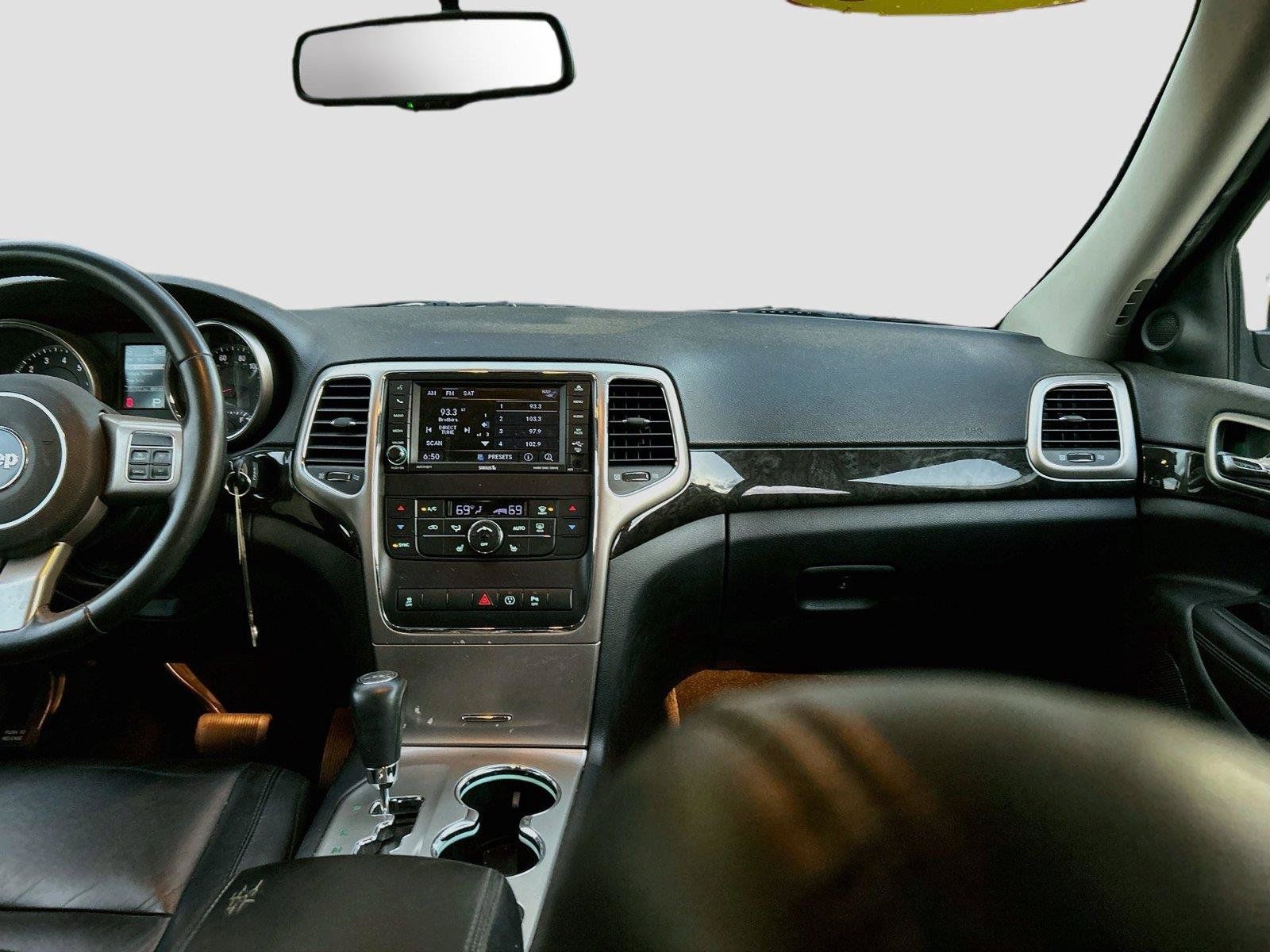 Used 2013 Jeep Grand Cherokee Laredo AWD/4WD image 19