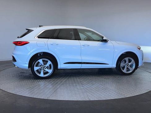 Used 2025 Audi Q5 Premium Plus w/ Premium Plus AWD/4WD image 9