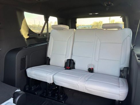 New 2026 Chevrolet Suburban Premier image 5