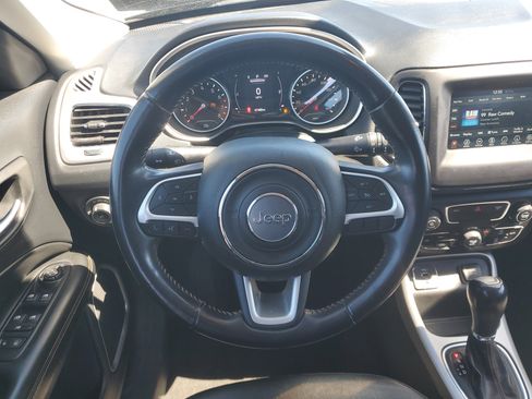 Used 2019 Jeep Compass Latitude image 19