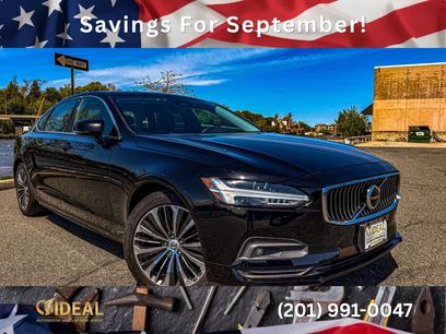 Used 2022 Volvo S90 B6 Momentum