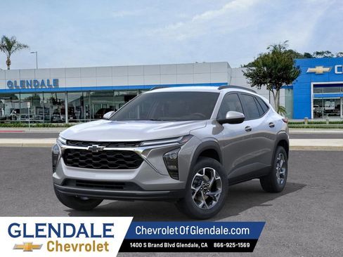 New 2026 Chevrolet Trax LT w/ Driver Confidence Package FWD image 6