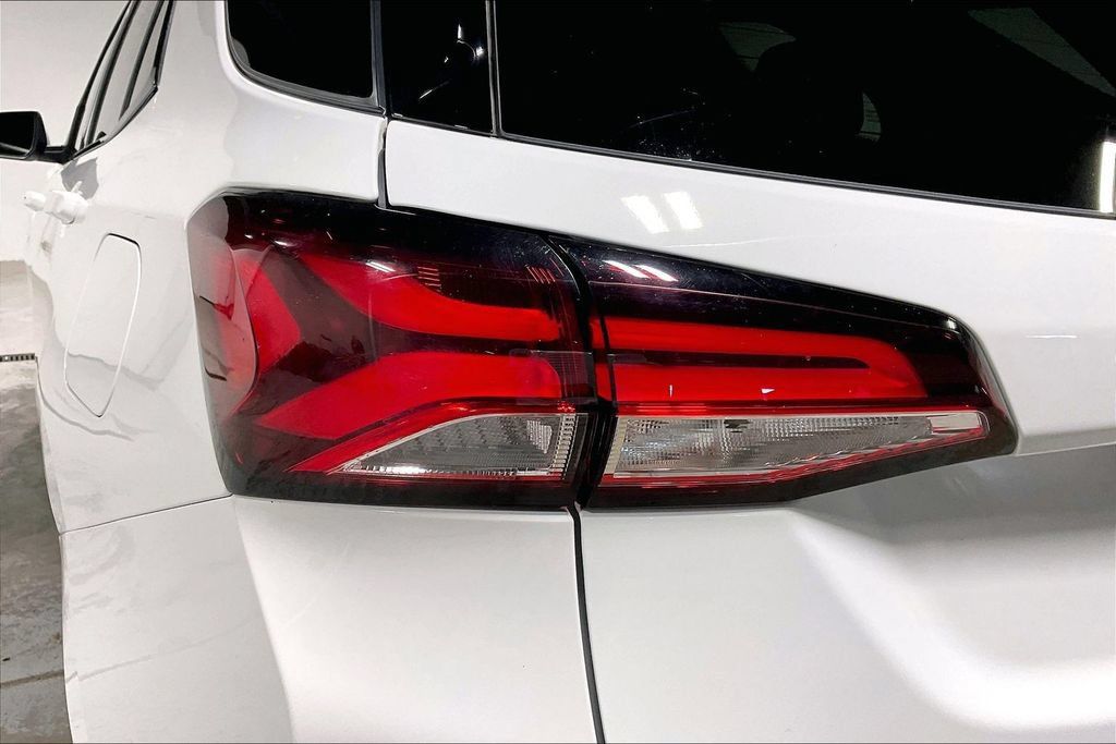 Used 2022 Chevrolet Equinox RS w/ RS Leather Package FWD image 38