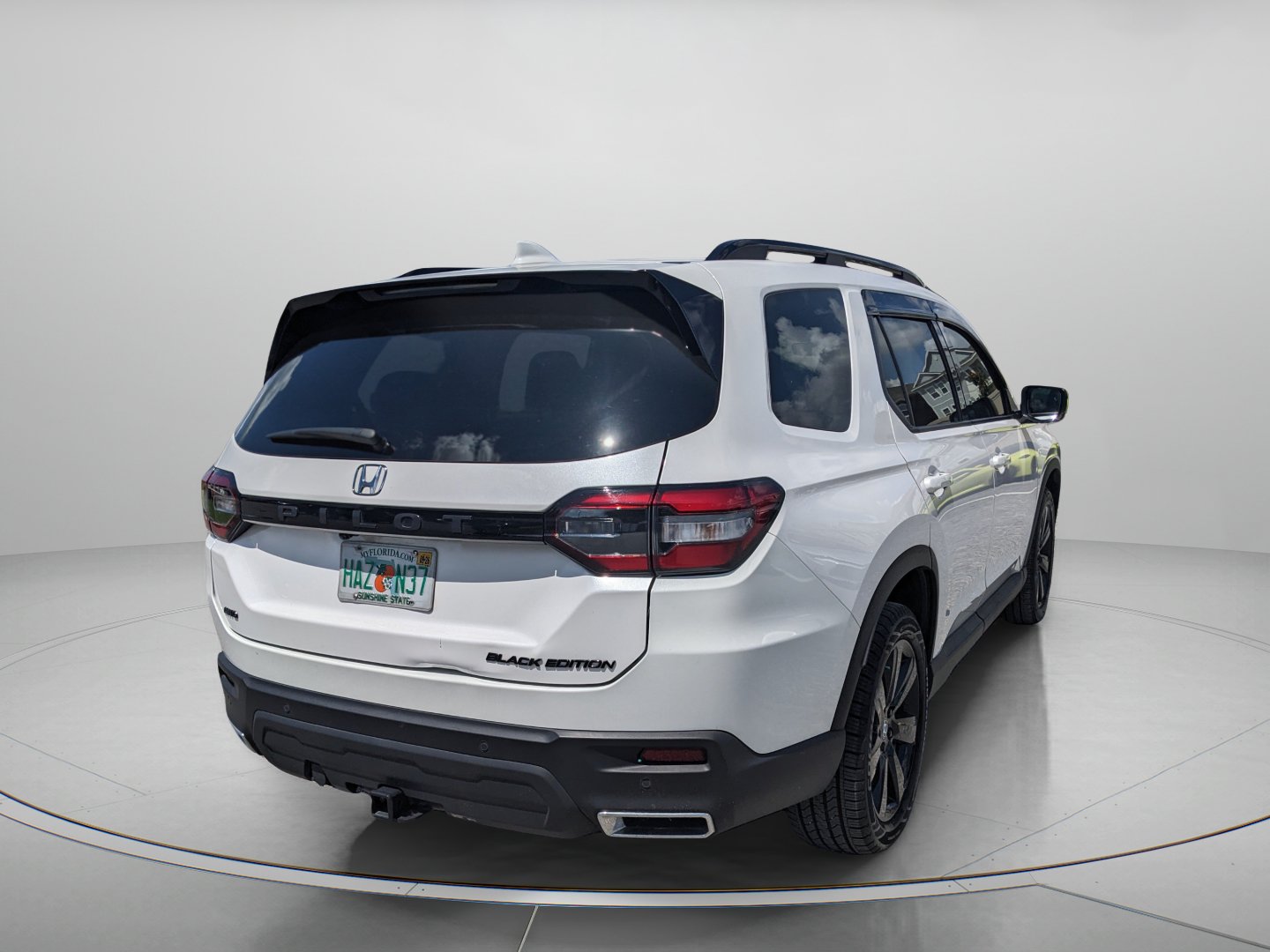 Used 2025 Honda Pilot Black Edition image 8