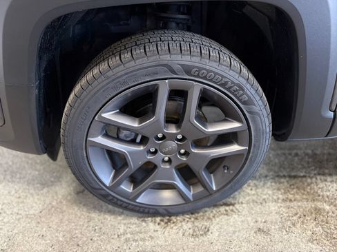 Used 2021 Jeep Renegade Latitude AWD/4WD image 26