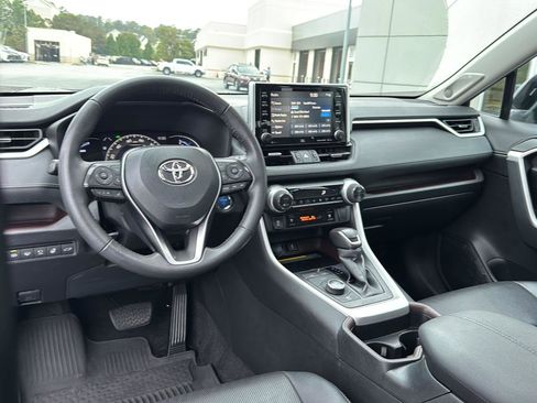 Used 2021 Toyota RAV4 Limited image 16