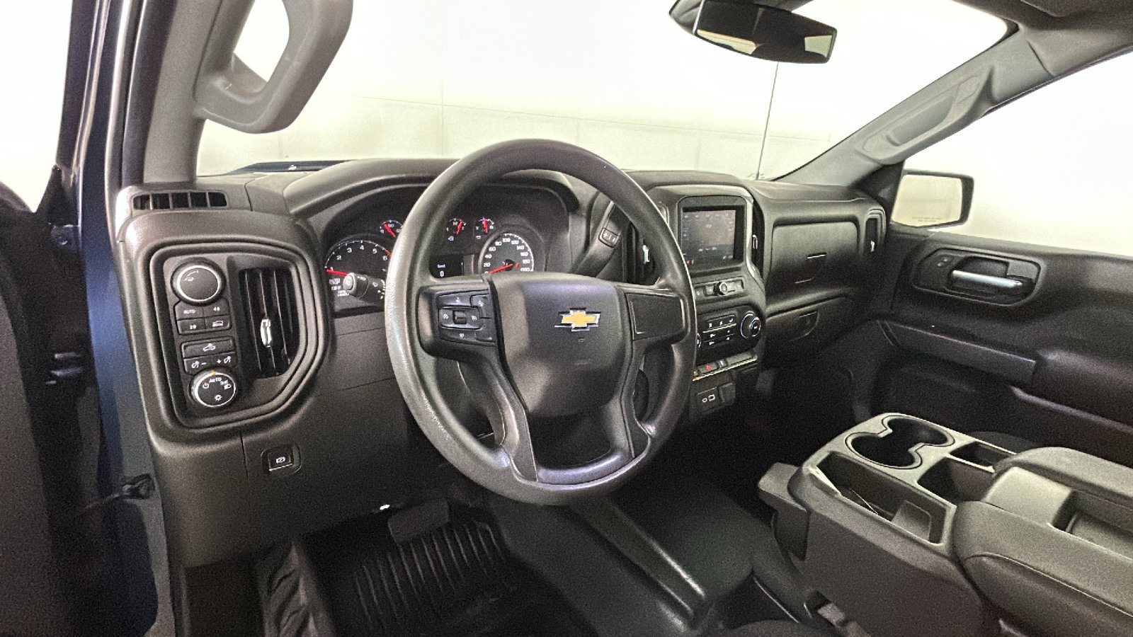Used 2022 Chevrolet Silverado 1500 W/T w/ WT Value Package AWD/4WD image 16