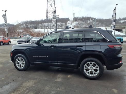 Used 2023 Jeep Grand Cherokee Limited w/ Luxury Tech Group II image 3