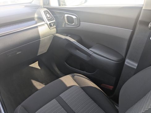 Certified 2023 Kia Sorento LX image 21