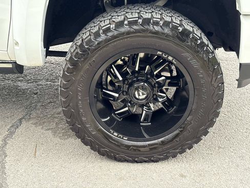 Used 2024 Chevrolet Silverado 2500 High Country w/ High Country Premium Package AWD/4WD image 10