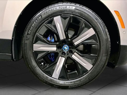 Used 2025 BMW iX xDrive50 w/ Premium Package AWD/4WD image 10