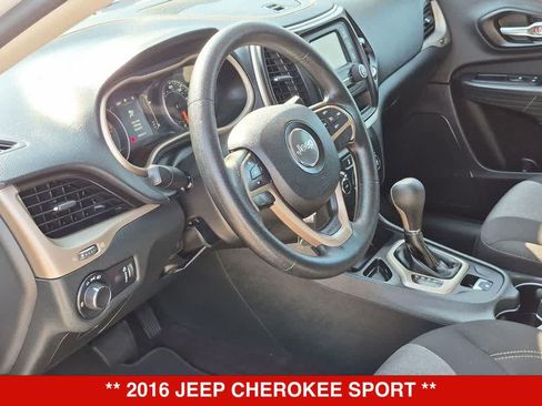 Used 2016 Jeep Cherokee Sport FWD image 2