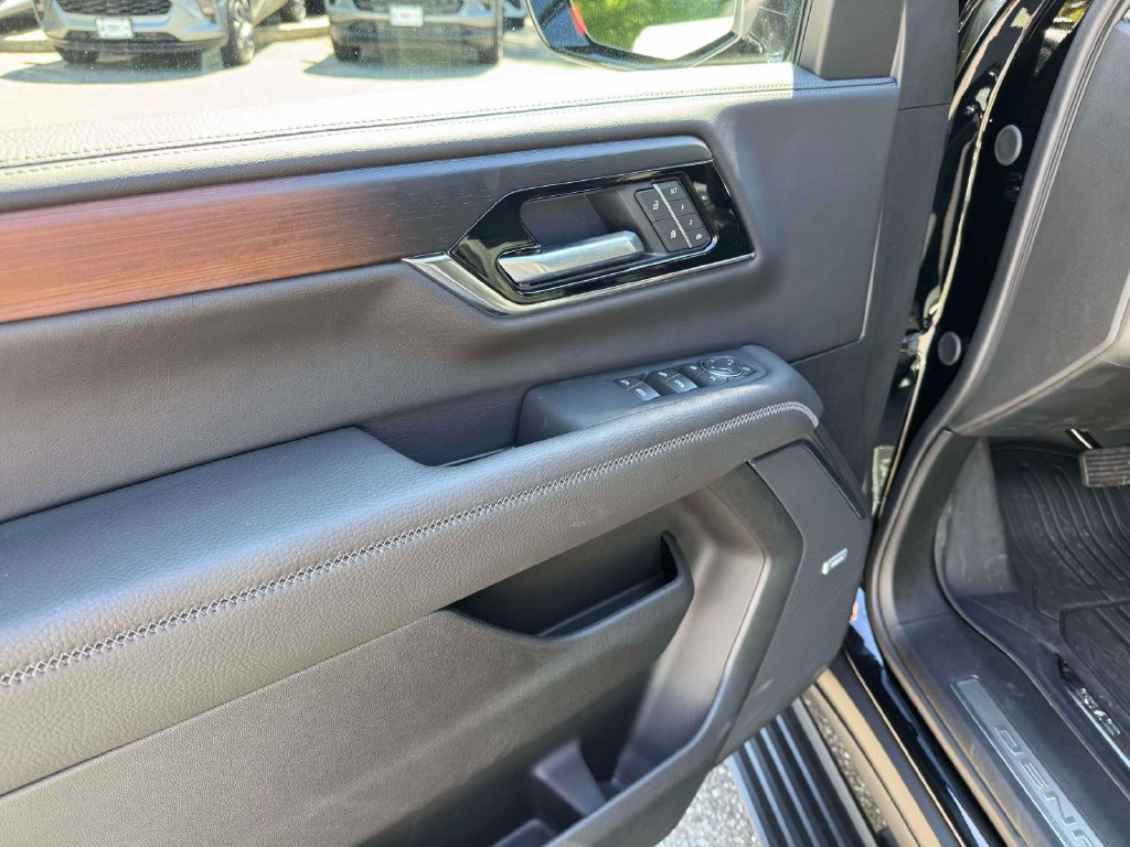 Used 2026 GMC Yukon XL Denali w/ Sun & Power Step Package AWD/4WD image 18