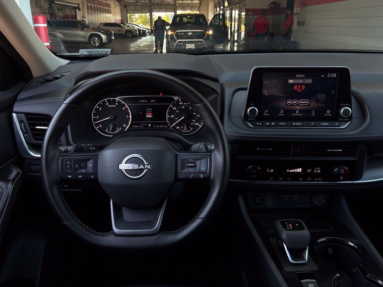 Used 2025 Nissan Rogue SV FWD image 14