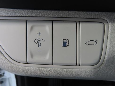 Used 2022 Genesis G70 2.0T w/ Prestige Package image 14