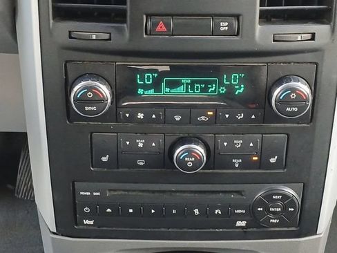 Used 2008 Dodge Grand Caravan SXT w/ Entertainment Group 2 FWD image 4