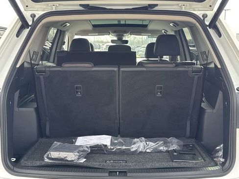 Used 2025 Volkswagen Atlas Peak Edition SE image 14