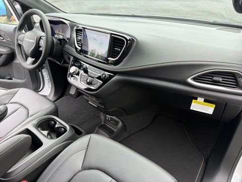 New 2026 Chrysler Pacifica Select w/ S Appearance Package FWD image 21
