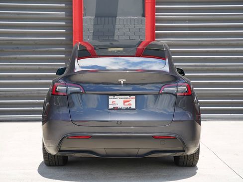 Used 2024 Tesla Model Y Long Range RWD image 10