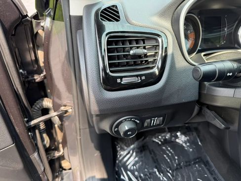 Used 2019 Jeep Compass Latitude AWD/4WD image 13