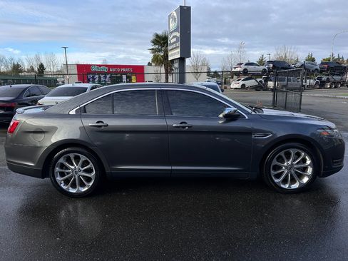 Used 2016 Ford Taurus Limited w/ Equipment Group 301A image 8