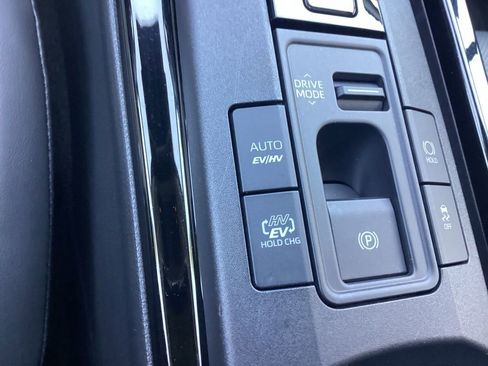 Used 2024 Toyota Prius Prime Premium FWD image 21