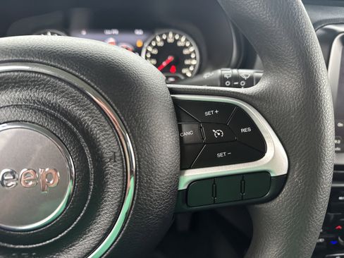 Used 2023 Jeep Renegade Latitude image 23