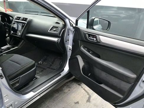 Used 2018 Subaru Outback 2.5i Premium image 11