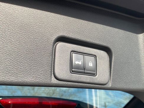 Used 2022 Nissan Rogue SL w/ SL Premium Package image 9