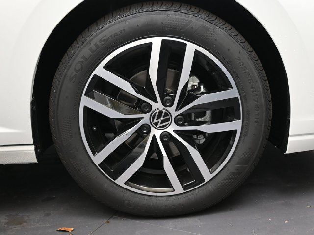 Used 2026 Volkswagen Jetta SE FWD image 10