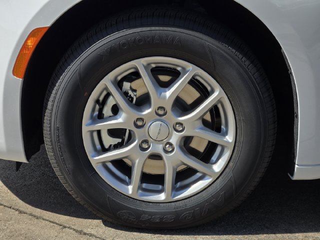 New 2027 Chrysler Pacifica Select FWD image 7