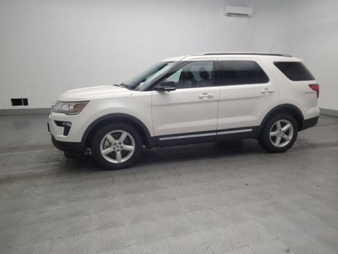 Used 2019 Ford Explorer XLT w/ Equipment Group 202A FWD image 2