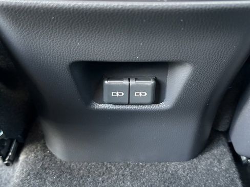 Used 2025 Toyota RAV4 XLE image 30