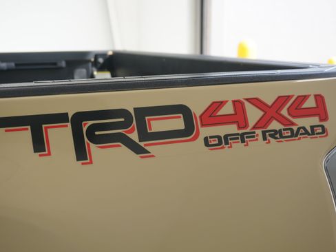 Used 2020 Toyota Tacoma TRD Off-Road w/ Advanced Technology Package AWD/4WD image 6