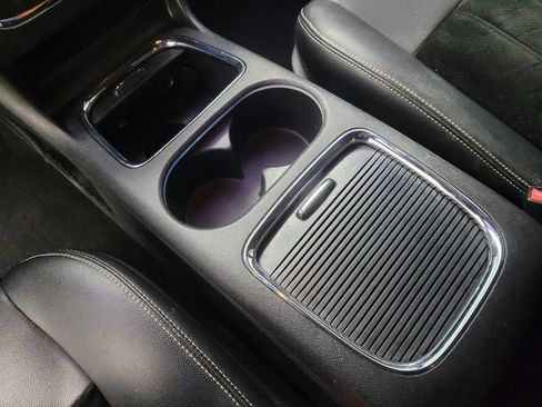 Used 2016 Dodge Grand Caravan SXT image 26