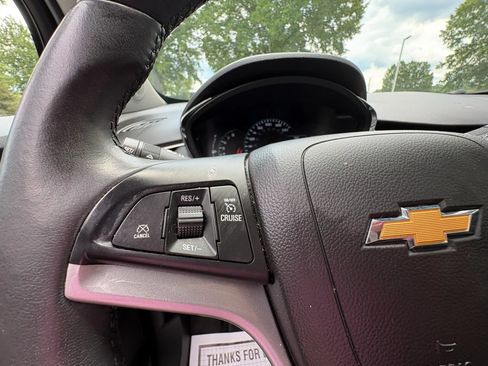 Used 2021 Chevrolet Trax LT w/ Premium Seat Package AWD/4WD image 30