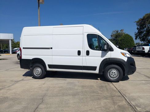 Used 2024 RAM ProMaster 2500 w/ Convenience Group FWD image 3